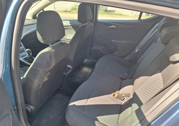 Opel Astra cena 48000 przebieg: 79000, rok produkcji 2016 z Wrocław małe 137